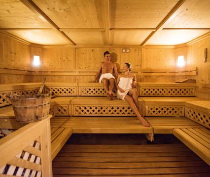 Gäste in der finnischen Sauna