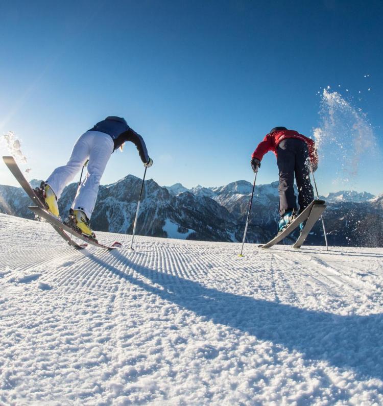 Zwei Skifahrer