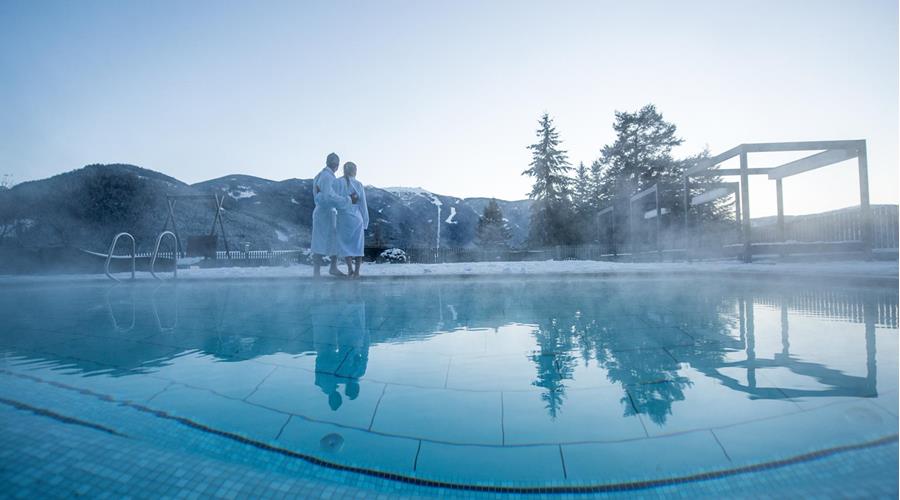Das Außenschwimmbad im Winter