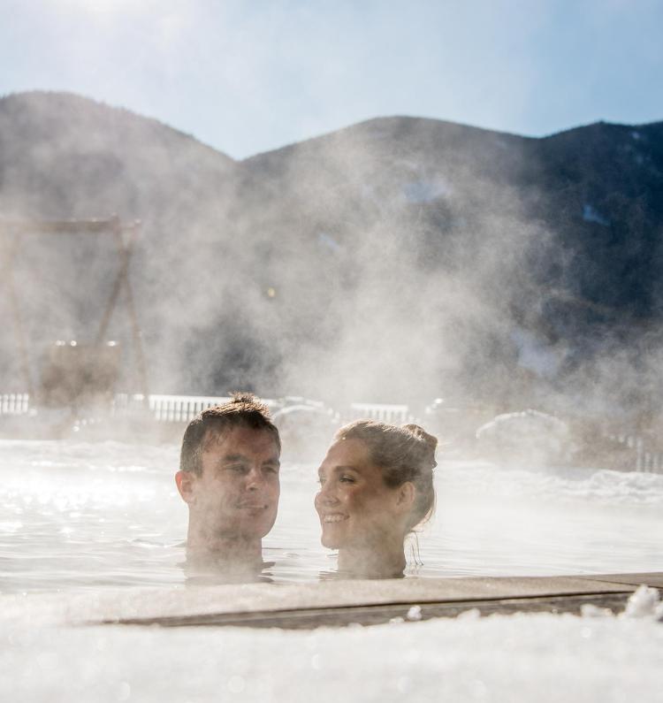 La piscina esterna riscaldata in inverno