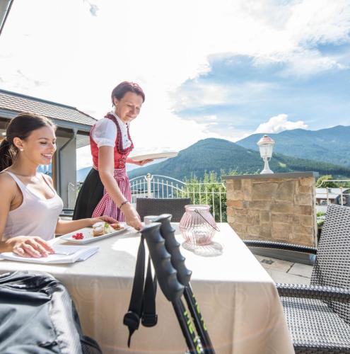 Service auf der Terrasse