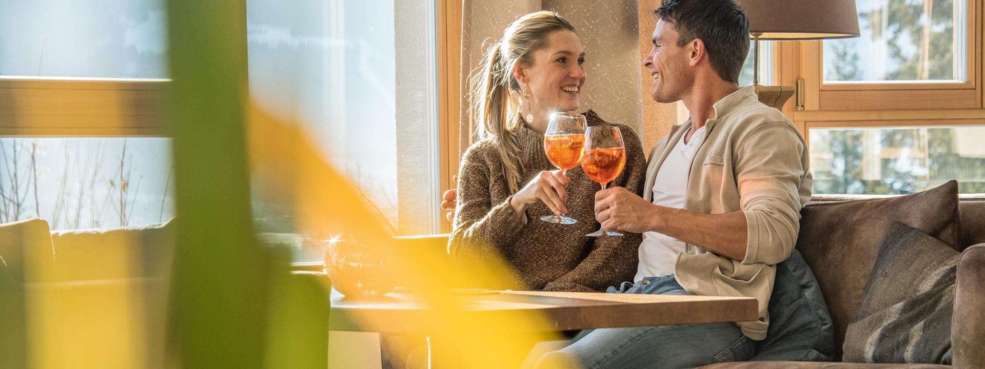 Zwei Gäste in der Bar